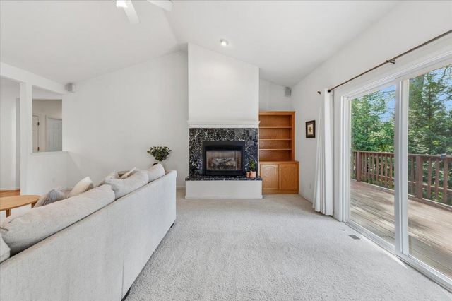 132 Picadilly Ln, Grass Valley, CA 95949