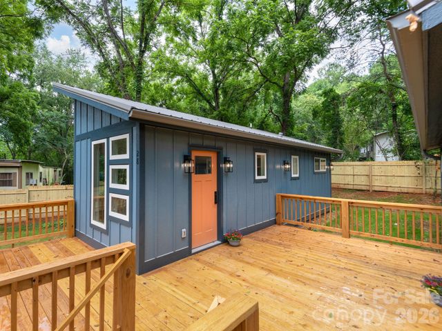 30 Pine Road, Asheville, NC 28805