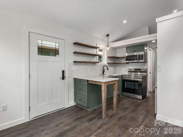 30 Pine Road, Asheville, NC 28805