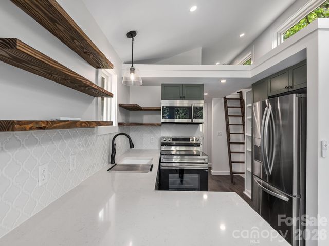 30 Pine Road, Asheville, NC 28805