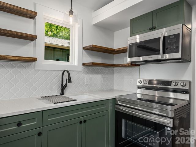 30 Pine Road, Asheville, NC 28805
