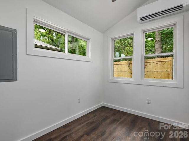 30 Pine Road, Asheville, NC 28805