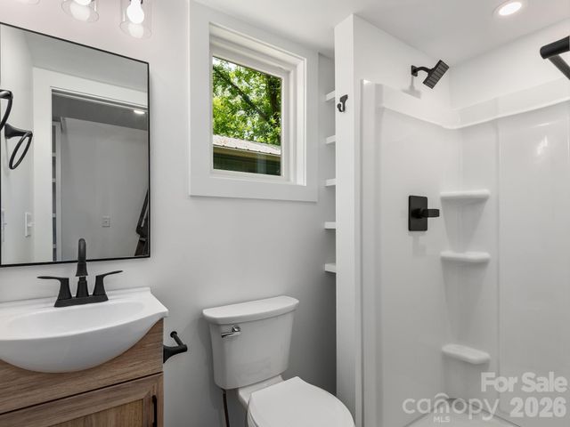 30 Pine Road, Asheville, NC 28805