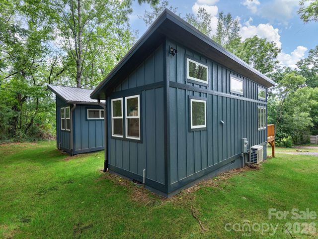 30 Pine Road, Asheville, NC 28805