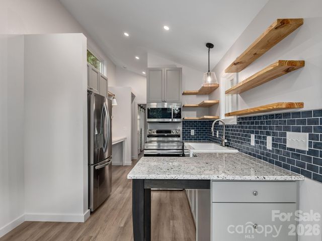 30 Pine Road, Asheville, NC 28805
