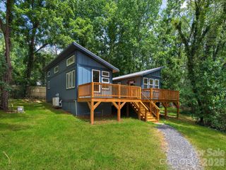 30 Pine Road, Asheville, NC 28805