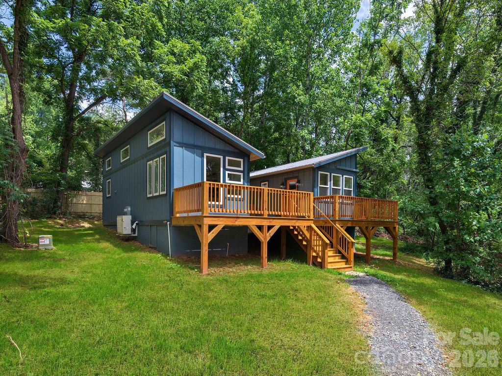 30 Pine Road, Asheville, NC 28805