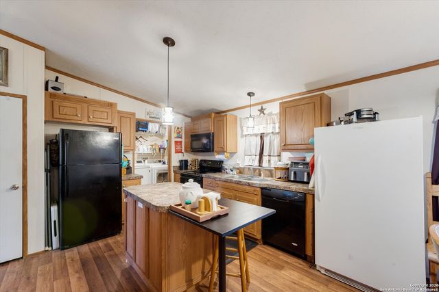 2760 Pioneer Rd, Marion, TX 78124