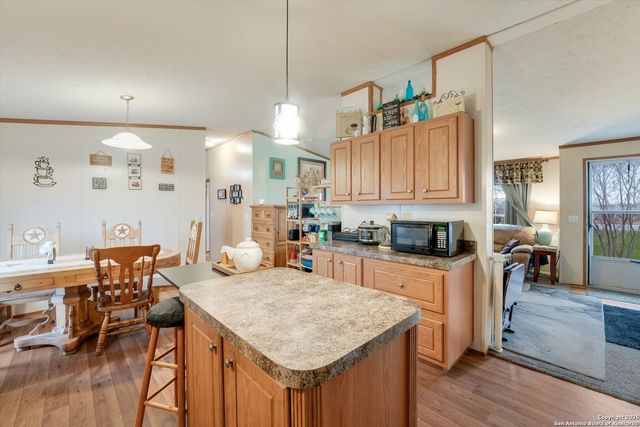 2760 Pioneer Rd, Marion, TX 78124