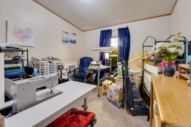 2760 Pioneer Rd, Marion, TX 78124