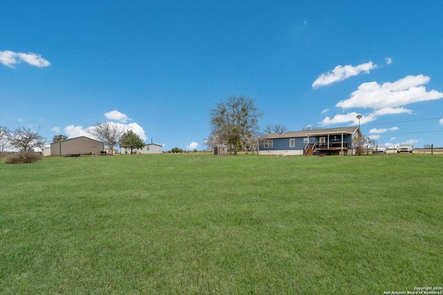 2760 Pioneer Rd, Marion, TX 78124