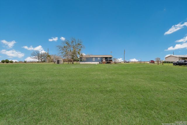 2760 Pioneer Rd, Marion, TX 78124