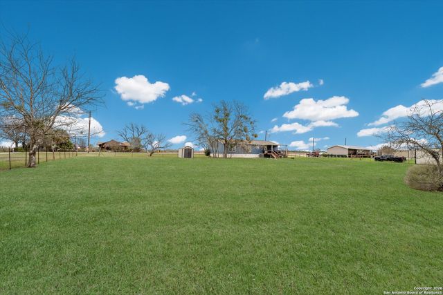 2760 Pioneer Rd, Marion, TX 78124