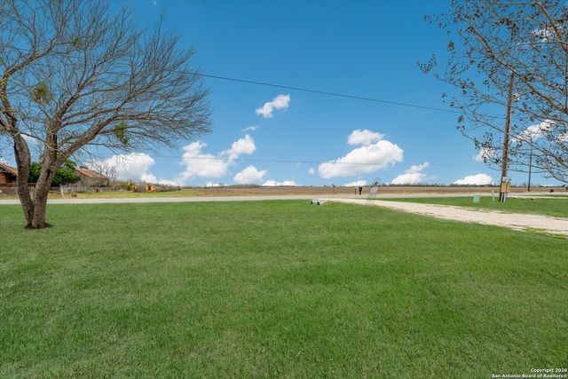 2760 Pioneer Rd, Marion, TX 78124