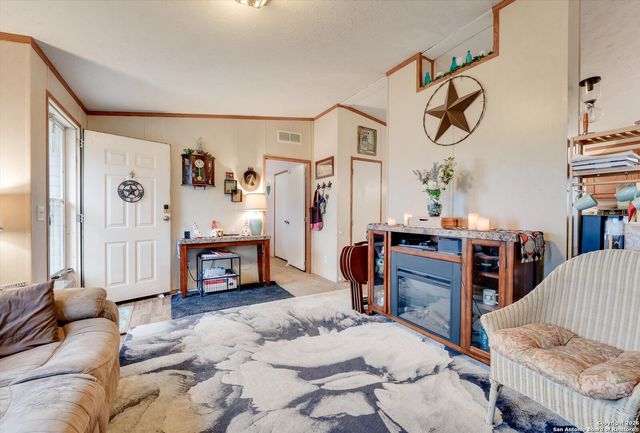 2760 Pioneer Rd, Marion, TX 78124