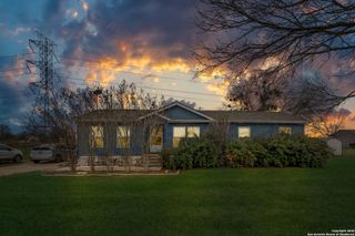 2760 Pioneer Rd, Marion, TX 78124