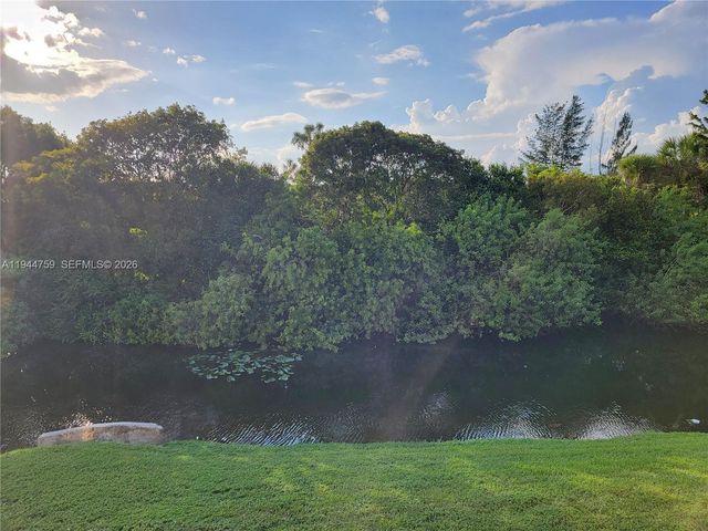 1141 Lake Victoria Dr E, West Palm Beach, FL 33411