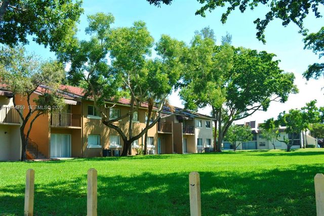 1141 Lake Victoria Dr E, West Palm Beach, FL 33411