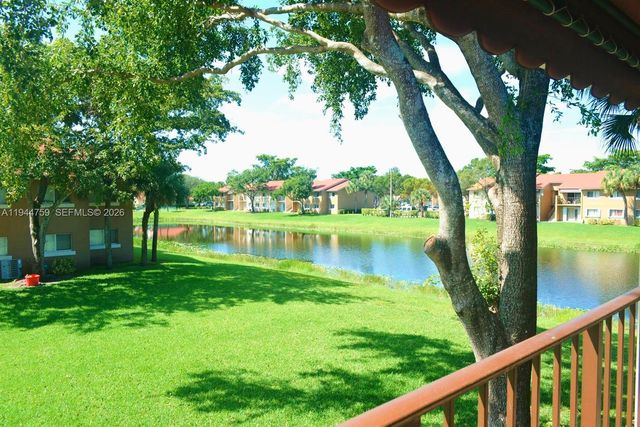 1141 Lake Victoria Dr E, West Palm Beach, FL 33411