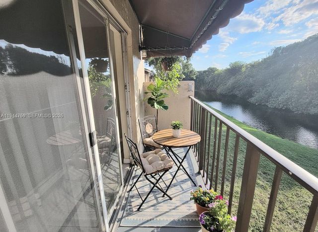 1141 Lake Victoria Dr E, West Palm Beach, FL 33411