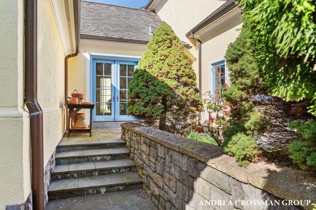 1933 South Shore Drive, Holland, MI 49423