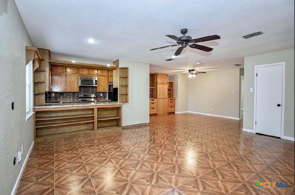 Image 5 of property listing at 1101 Rhonda Lee Street, Copperas Cove, TX 76522