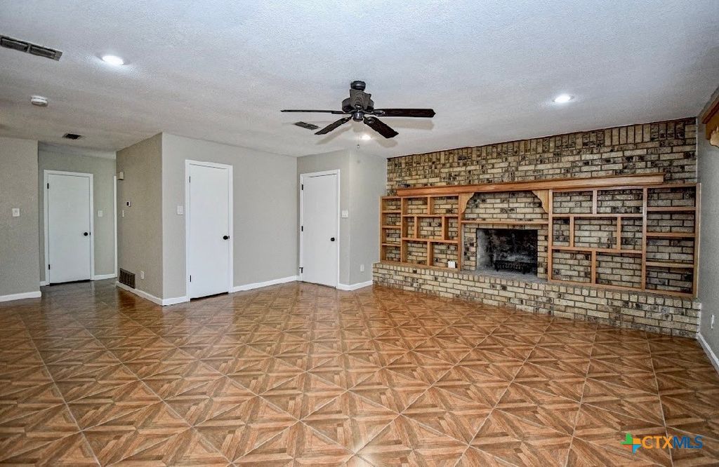 Image 6 of property listing at 1101 Rhonda Lee Street, Copperas Cove, TX 76522