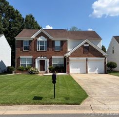 8728 Fieldcroft Drive, Charlotte, NC 28277