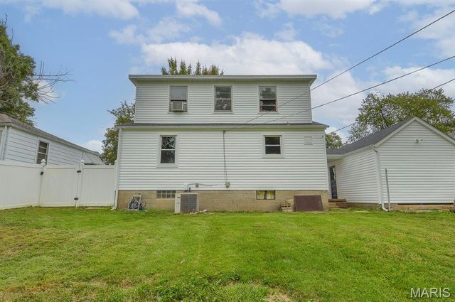 2320 Meadow Drive, Belleville, IL 62226