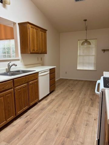 411 Fitch, Kerrville, TX 78028
