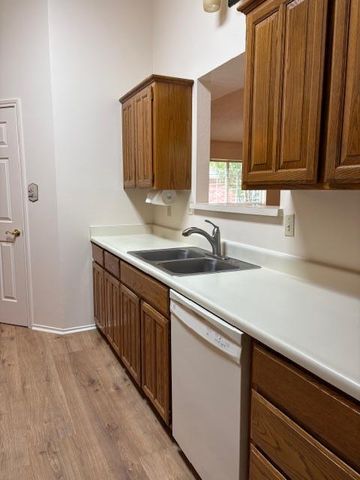 411 Fitch, Kerrville, TX 78028