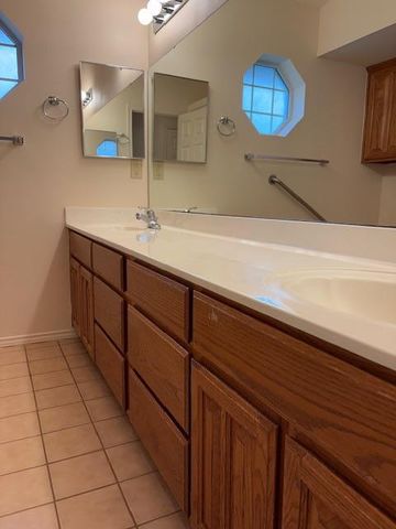 411 Fitch, Kerrville, TX 78028