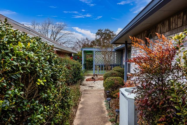 411 Fitch, Kerrville, TX 78028