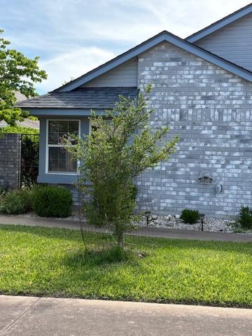 411 Fitch, Kerrville, TX 78028