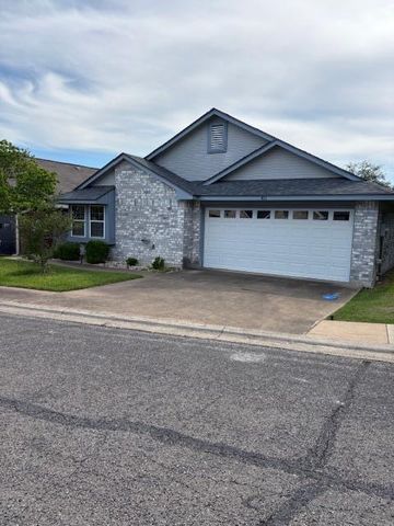 411 Fitch, Kerrville, TX 78028