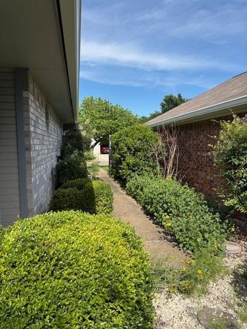 411 Fitch, Kerrville, TX 78028