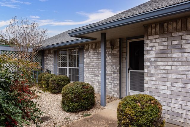 411 Fitch, Kerrville, TX 78028