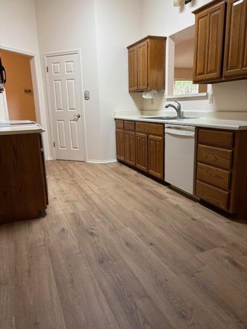 411 Fitch, Kerrville, TX 78028
