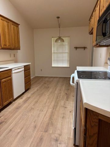 411 Fitch, Kerrville, TX 78028