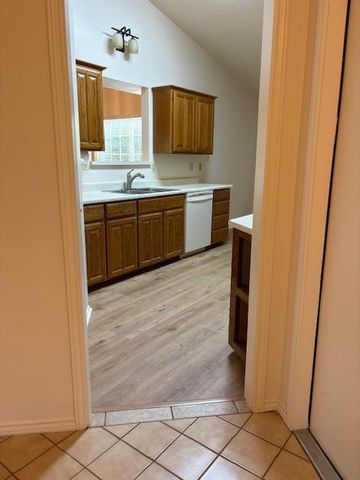 411 Fitch, Kerrville, TX 78028