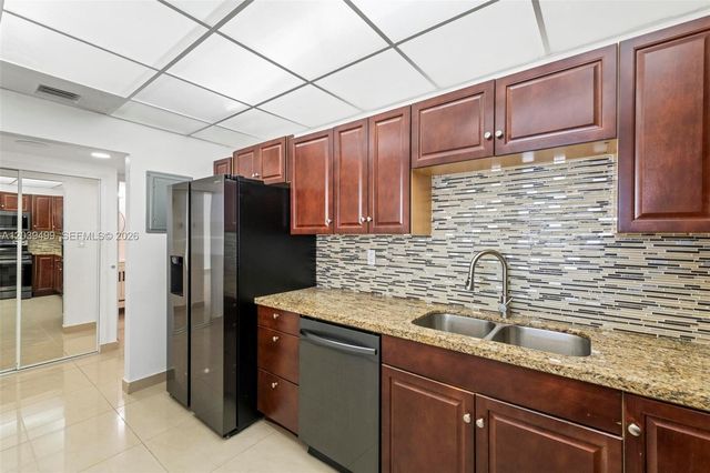 19380 Collins Ave PH-6, Sunny Isles Beach, FL 33160