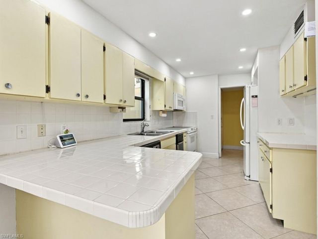 845 Collier CT 203, Marco Island, FL 34145