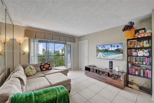 2226 N Cypress Bend Drive 408, Pompano Beach, FL 33069