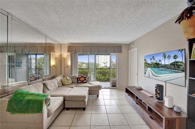 2226 N Cypress Bend Drive 408, Pompano Beach, FL 33069