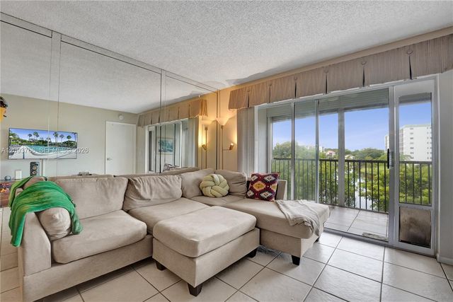 2226 N Cypress Bend Drive 408, Pompano Beach, FL 33069