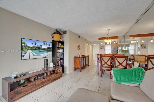 2226 N Cypress Bend Drive 408, Pompano Beach, FL 33069