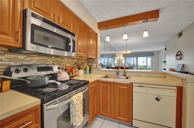 2226 N Cypress Bend Drive 408, Pompano Beach, FL 33069