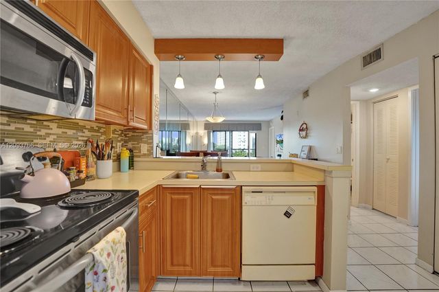 2226 N Cypress Bend Drive 408, Pompano Beach, FL 33069