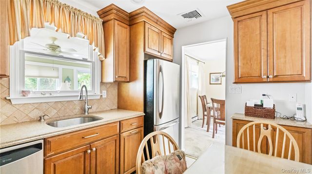 80 Evergreen Lane, East Patchogue, NY 11772