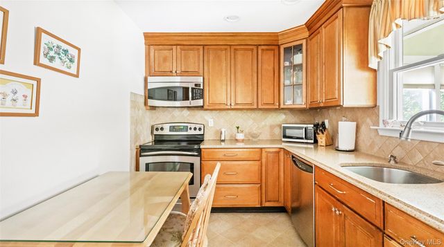 80 Evergreen Lane, East Patchogue, NY 11772